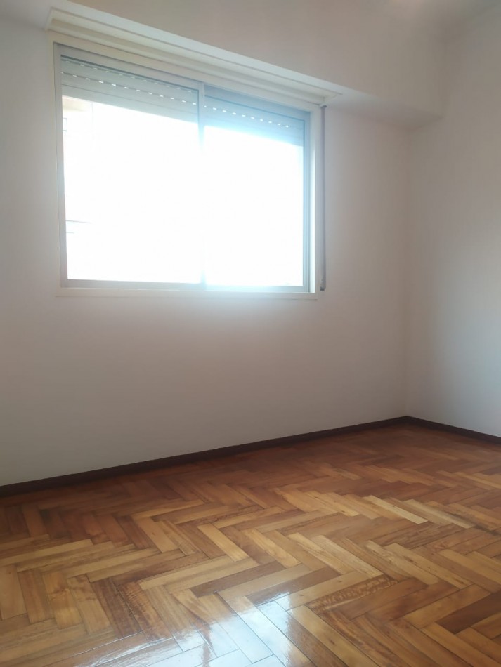 DEPARTAMENTO 4 AMBIENTES A LA CALLE 