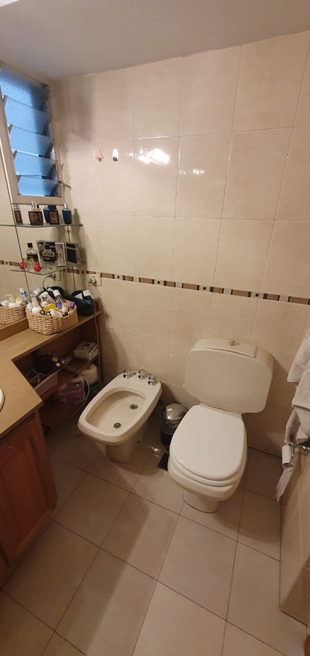 Confortable  semipiso con excelente distribucion y estado impecable!! Amplios balcones