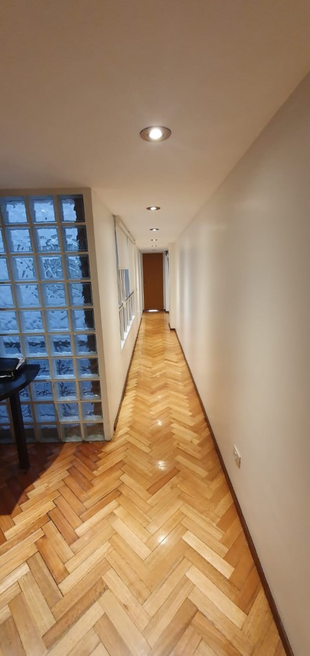 Confortable  semipiso con excelente distribucion y estado impecable!! Amplios balcones