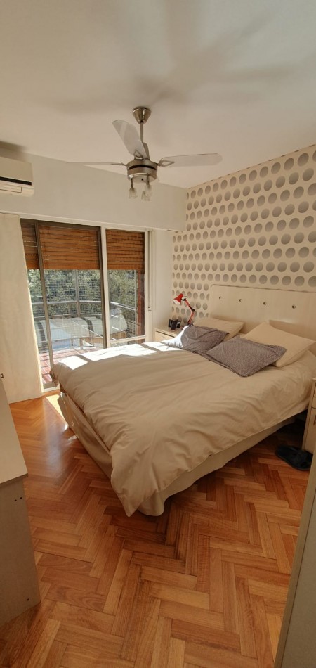 Confortable  semipiso con excelente distribucion y estado impecable!! Amplios balcones