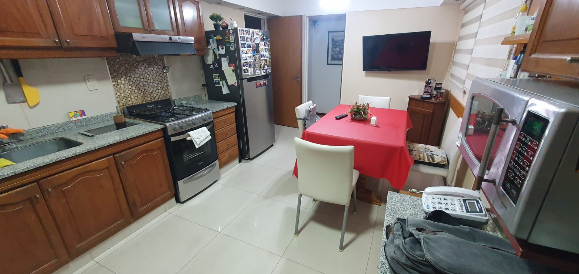 Confortable  semipiso con excelente distribucion y estado impecable!! Amplios balcones