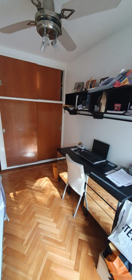 Confortable  semipiso con excelente distribucion y estado impecable!! Amplios balcones