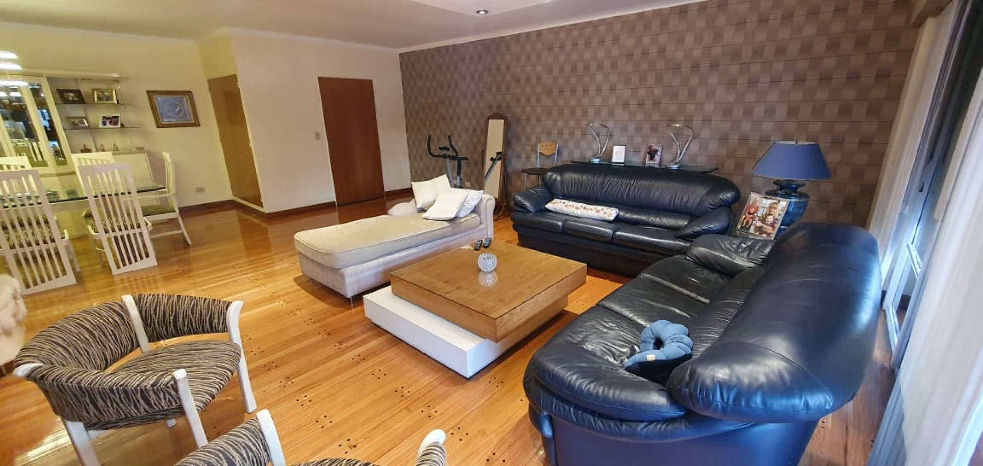 Confortable  semipiso con excelente distribucion y estado impecable!! Amplios balcones