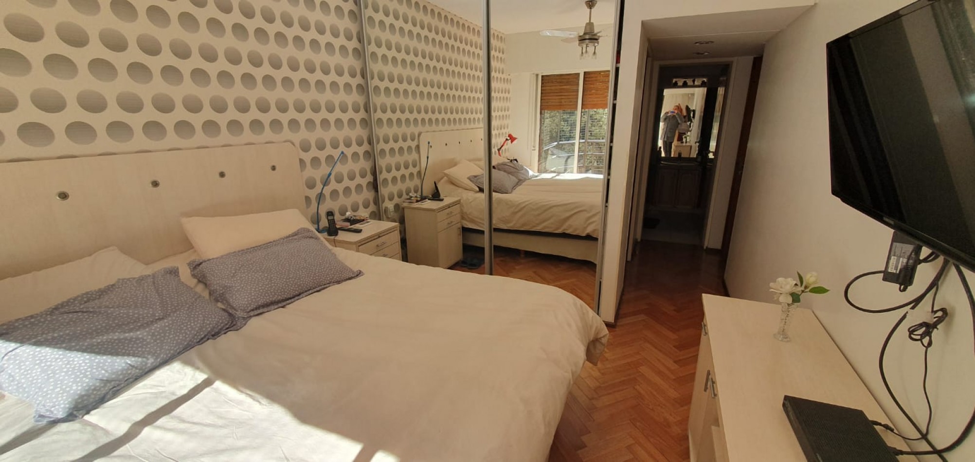 Confortable  semipiso con excelente distribucion y estado impecable!! Amplios balcones