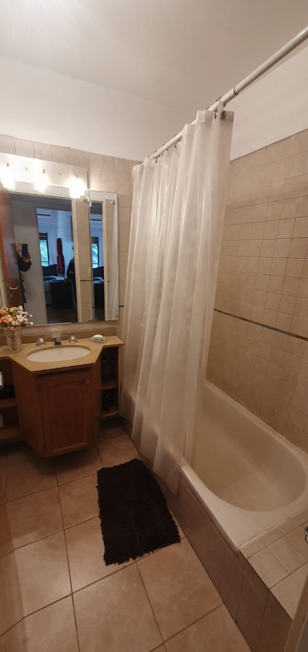 Confortable  semipiso con excelente distribucion y estado impecable!! Amplios balcones