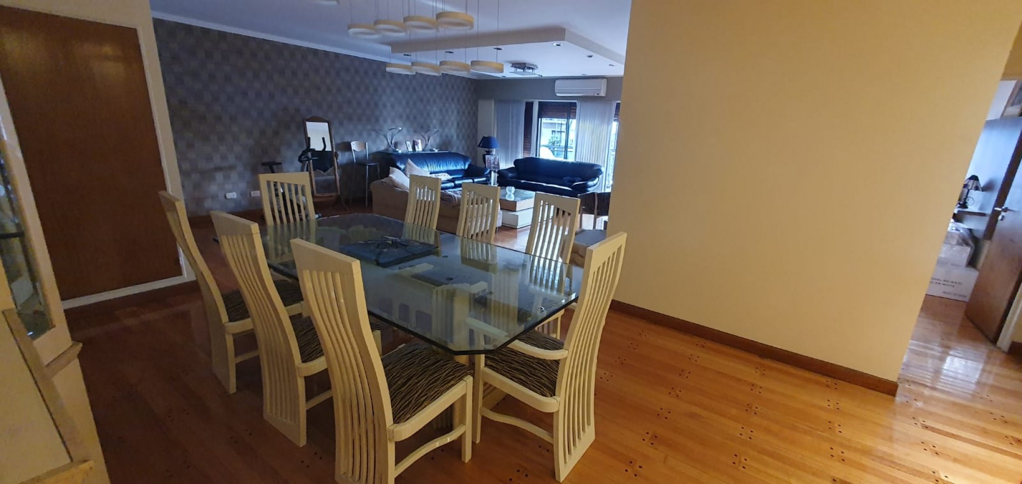 Confortable  semipiso con excelente distribucion y estado impecable!! Amplios balcones