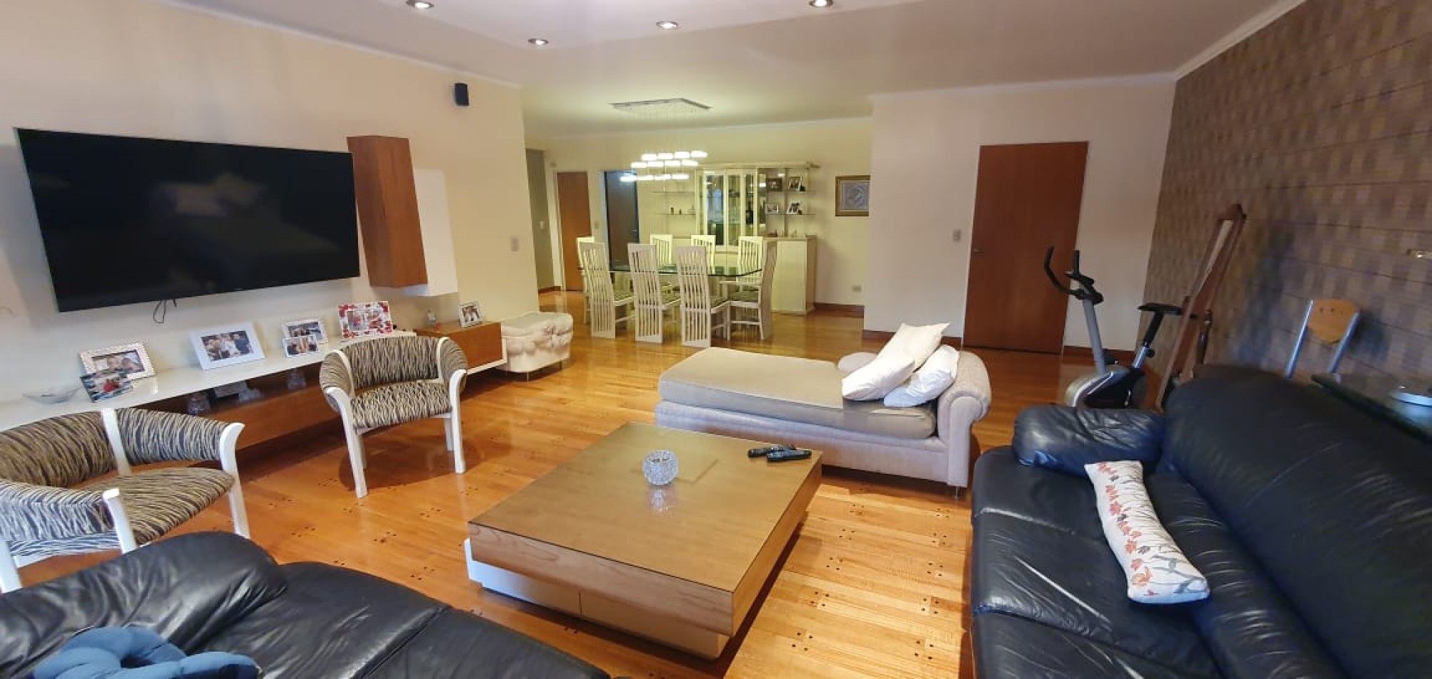 Confortable  semipiso con excelente distribucion y estado impecable!! Amplios balcones