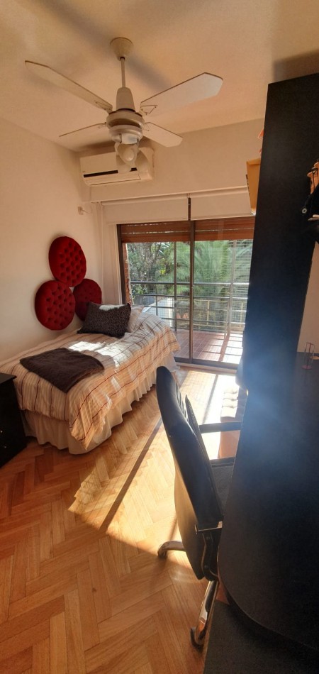 Confortable  semipiso con excelente distribucion y estado impecable!! Amplios balcones