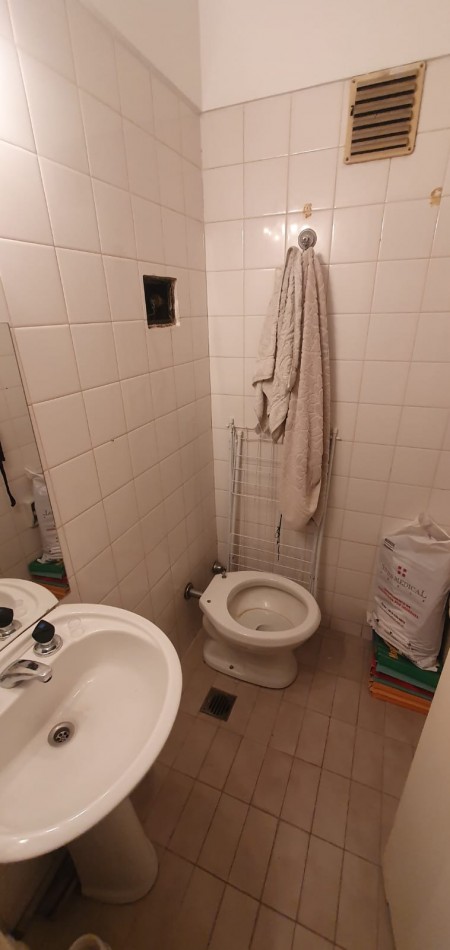 Confortable  semipiso con excelente distribucion y estado impecable!! Amplios balcones