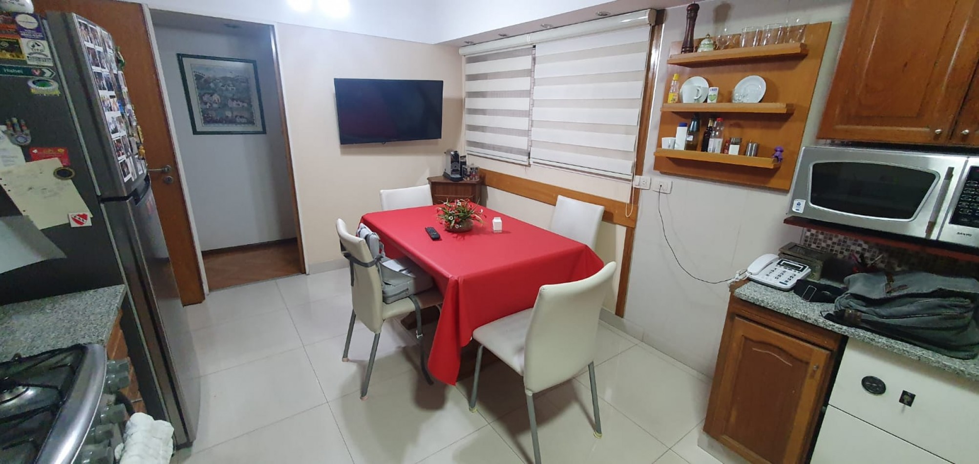 Confortable  semipiso con excelente distribucion y estado impecable!! Amplios balcones