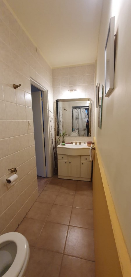 Confortable y amplio PH, con patio y gran terraza propia