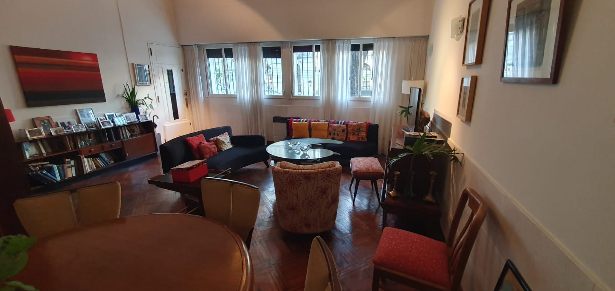 Confortable y amplio PH, con patio y gran terraza propia