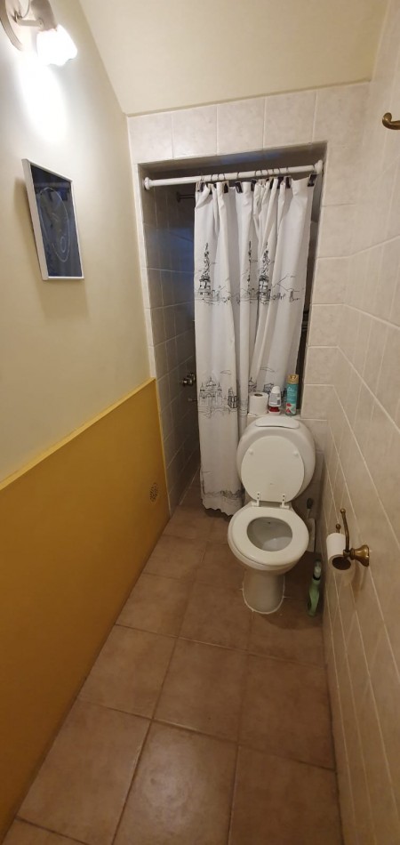 Confortable y amplio PH, con patio y gran terraza propia