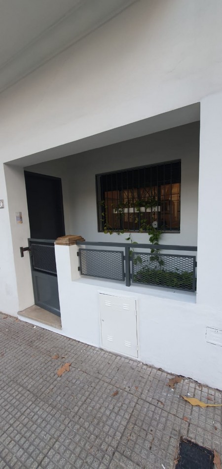 Confortable y amplio PH, con patio y gran terraza propia