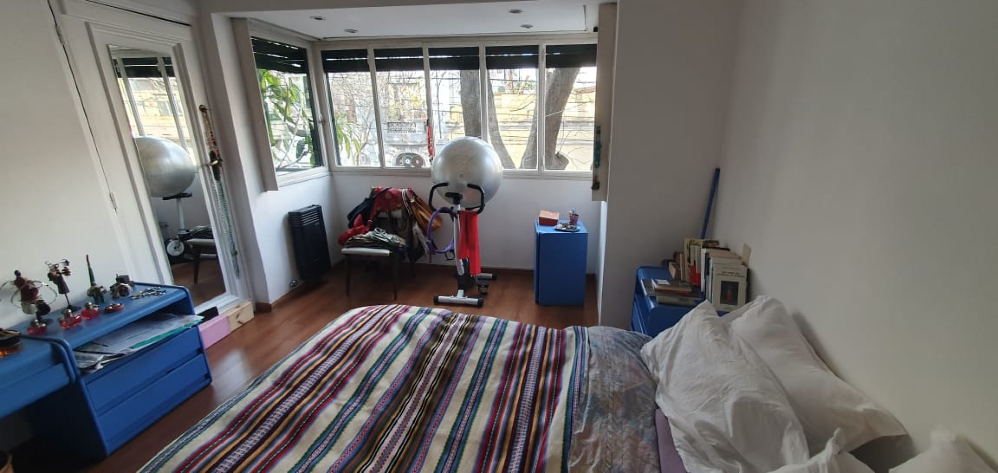 Confortable y amplio PH, con patio y gran terraza propia