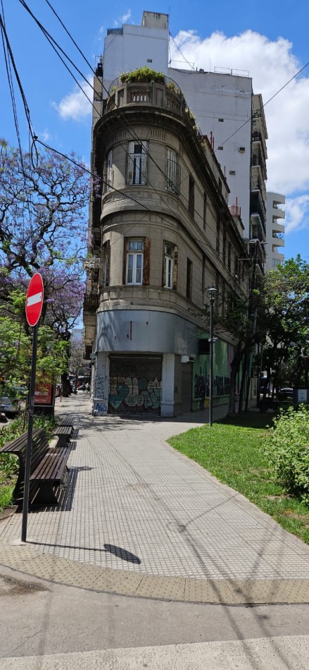 Importante y exclusivo local sobre av Corriente  - 23 metros de frente