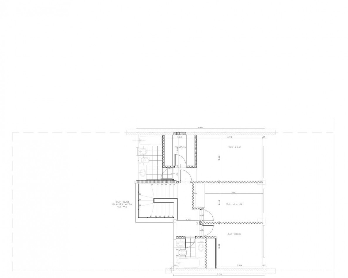 Hermosa casa con patio y parrilla . Luminosa con 5 dormitorios!!! en barrio tranquilo y cerca de avenidas. Con cochera cubierta