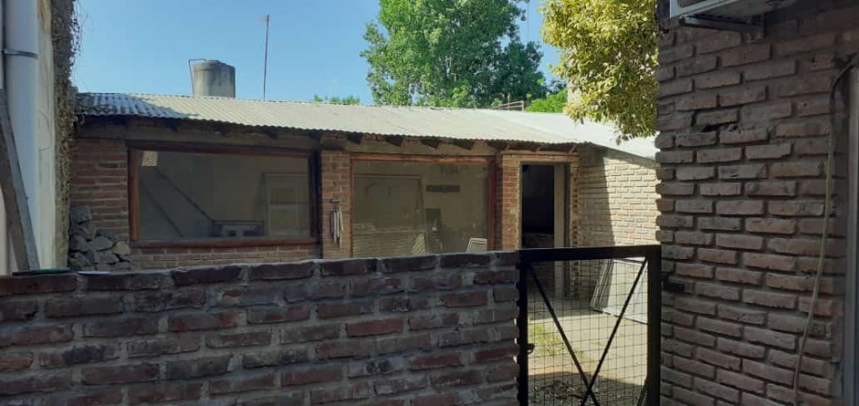 Casa en venta s/ lote de 8.66x25 losa 5 ambientes e/ dos auto
