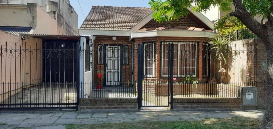 Casa en venta s/ lote de 8.66x25 losa 5 ambientes e/ dos auto