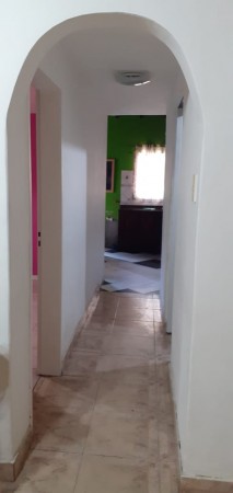Casa en venta s/ lote de 8.66x25 losa 5 ambientes e/ dos auto