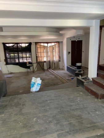 Venta excelente casa en 2 Plantas con 3 baños, fondo, jardín y cochera