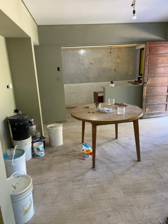 Venta excelente casa en 2 Plantas con 3 baños, fondo, jardín y cochera