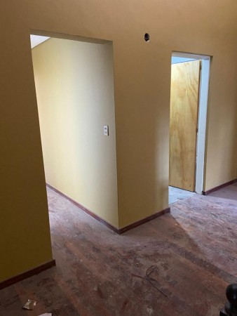 Venta excelente casa en 2 Plantas con 3 baños, fondo, jardín y cochera