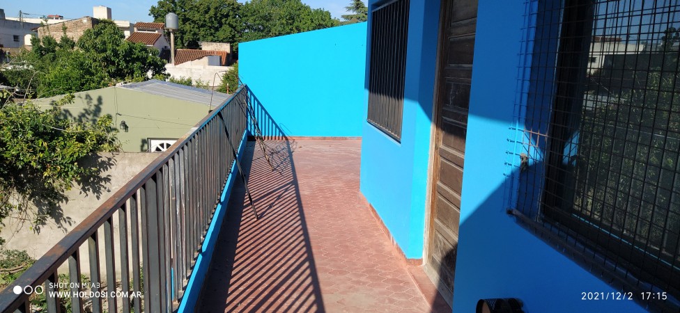 Venta excelente casa en 2 Plantas con 3 baños, fondo, jardín y cochera