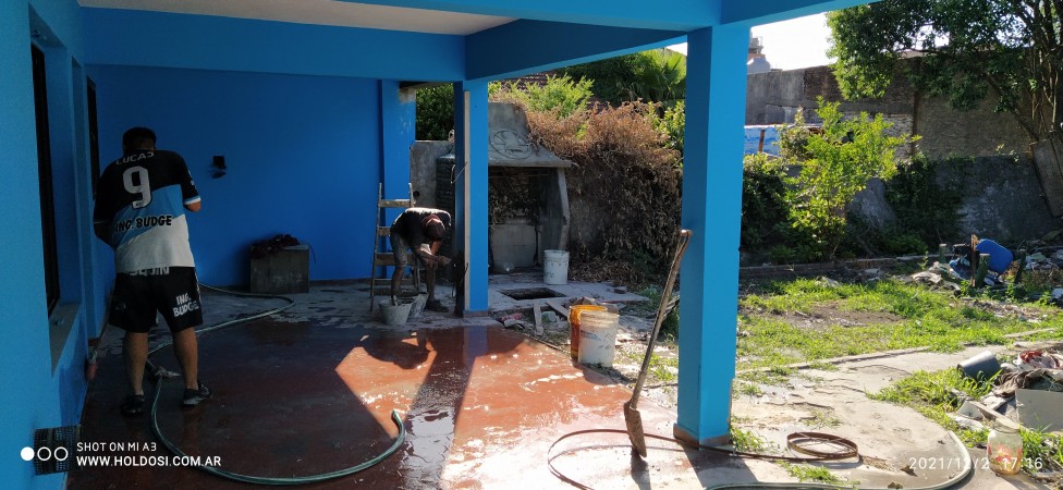 Venta excelente casa en 2 Plantas con 3 baños, fondo, jardín y cochera