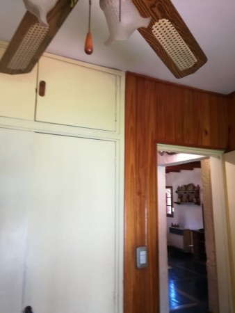 Casa con amplio jardín 3 dorm. cochera o quincho muy buen estado
