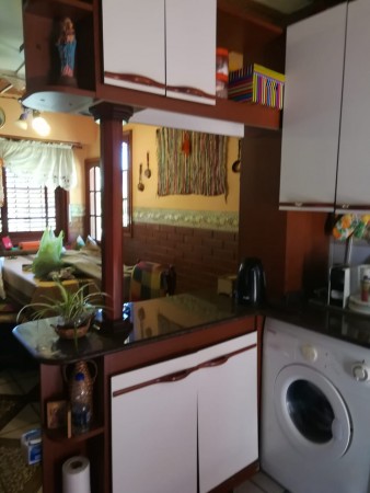 Casa con amplio jardín 3 dorm. cochera o quincho muy buen estado
