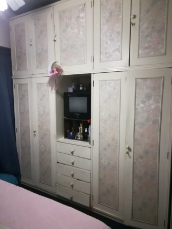 Casa con amplio jardín 3 dorm. cochera o quincho muy buen estado