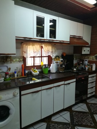 Casa con amplio jardín 3 dorm. cochera o quincho muy buen estado