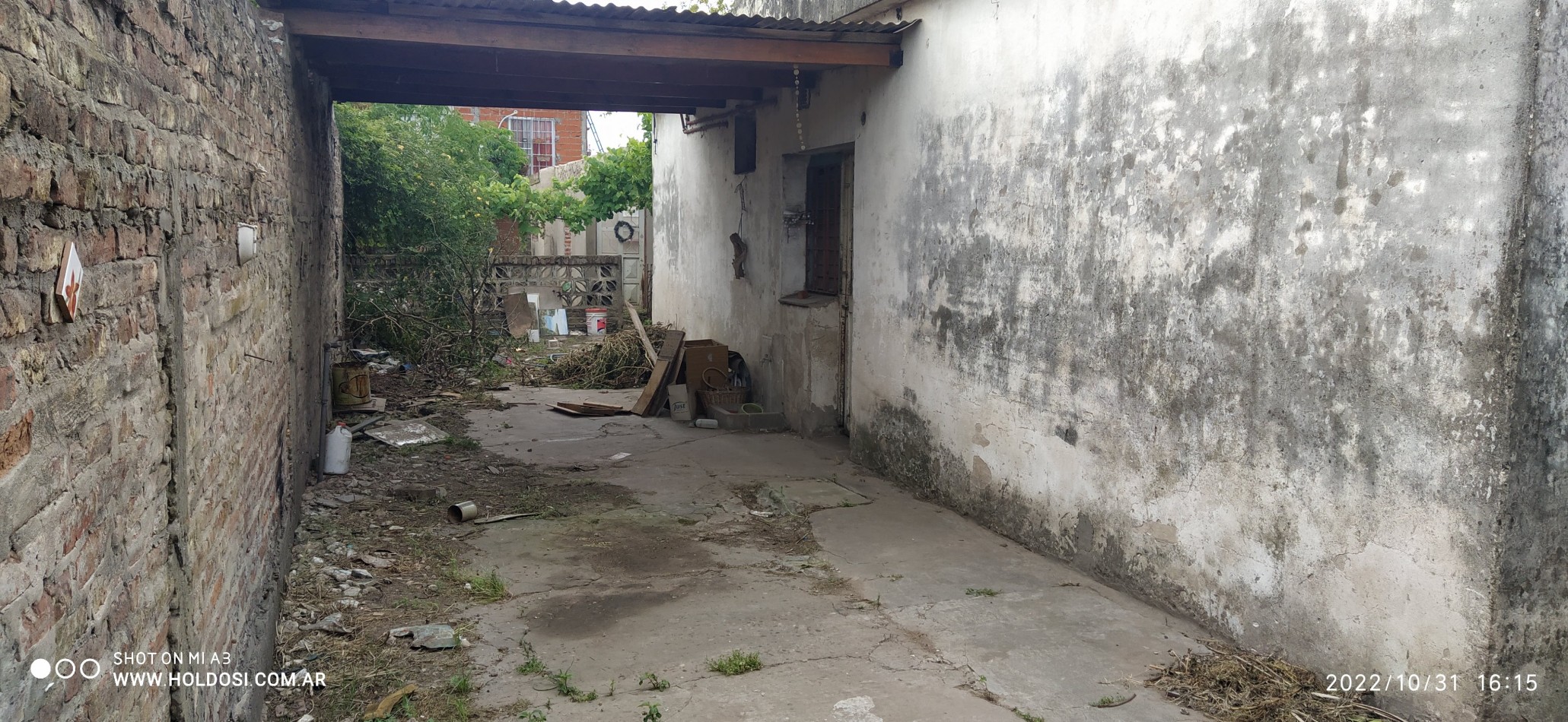 OPORTUNIDAD !!! Casa, lote 10x31, LOSA 4 amb. e/ auto, B° Sta. Lucia     