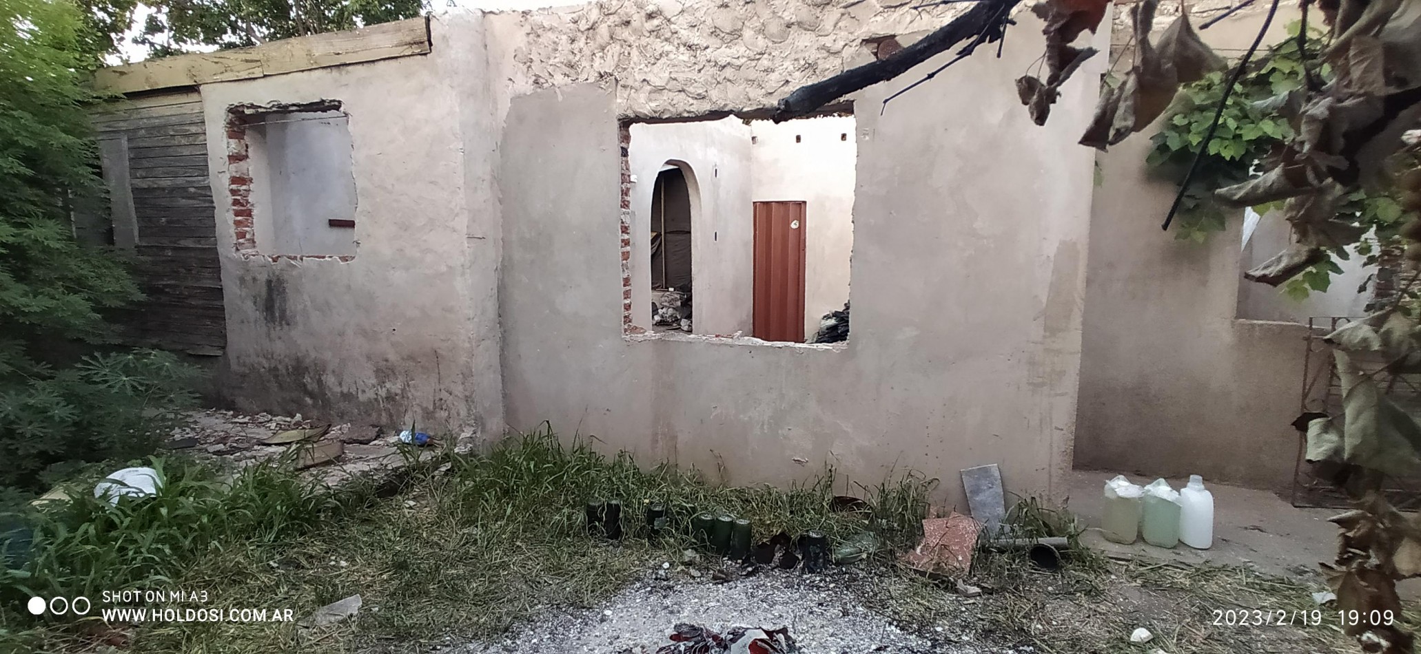 OPORTUNIDAD !!! Casa, lote 10x31, LOSA 4 amb. e/ auto, B° Sta. Lucia     