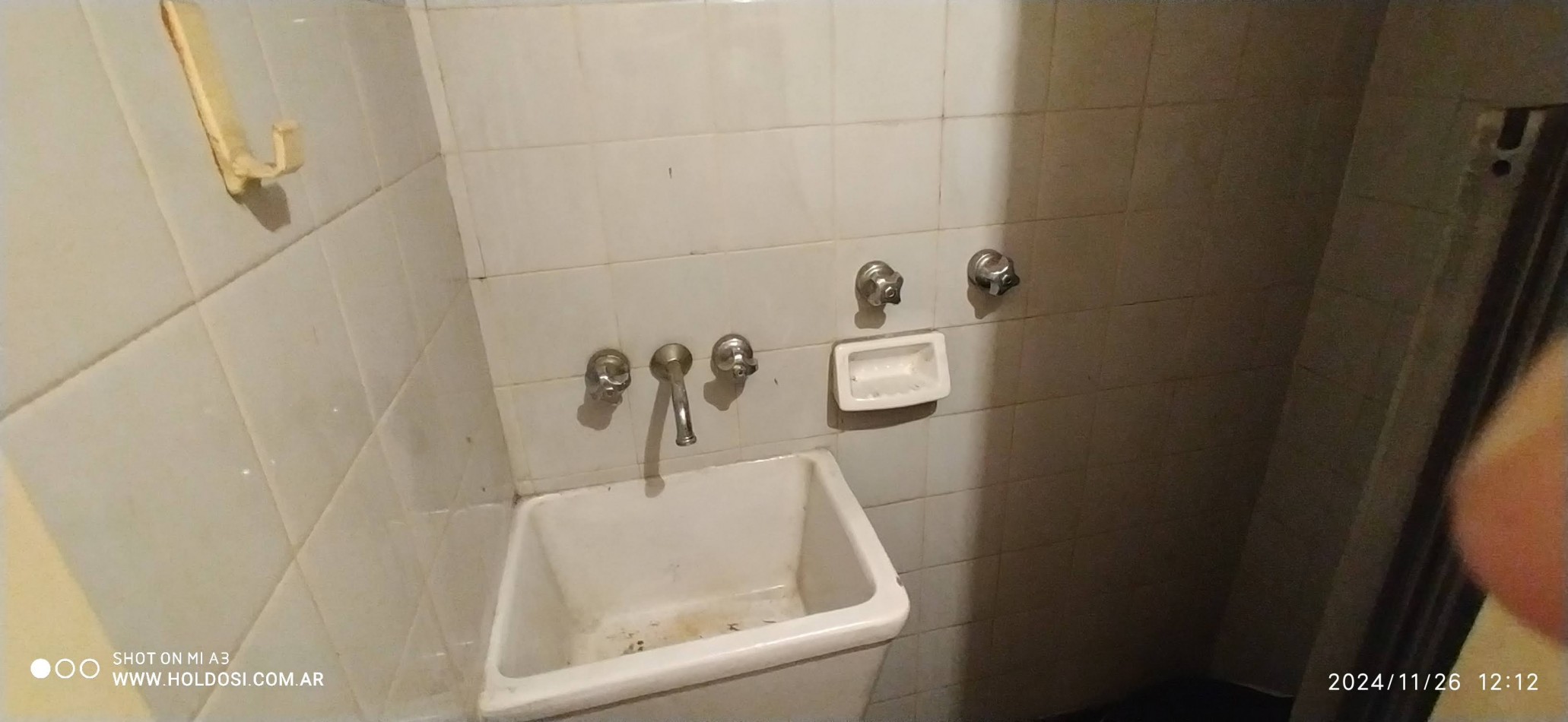 IMPORTANTE DEPARTAMENTO FLORESTA 5 ambientes y comedor diario o dependencia, 2 baños, 2 balcones.