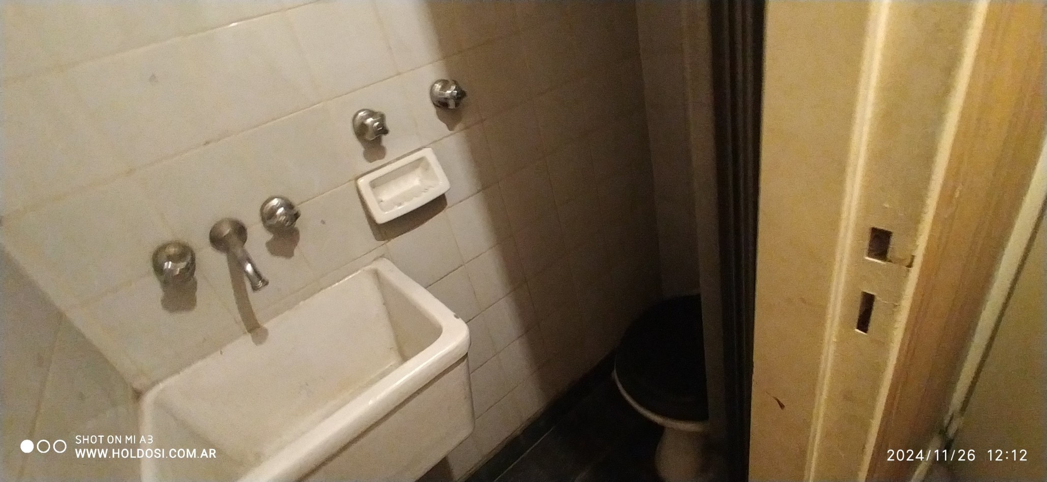 IMPORTANTE DEPARTAMENTO FLORESTA 5 ambientes y comedor diario o dependencia, 2 baños, 2 balcones.