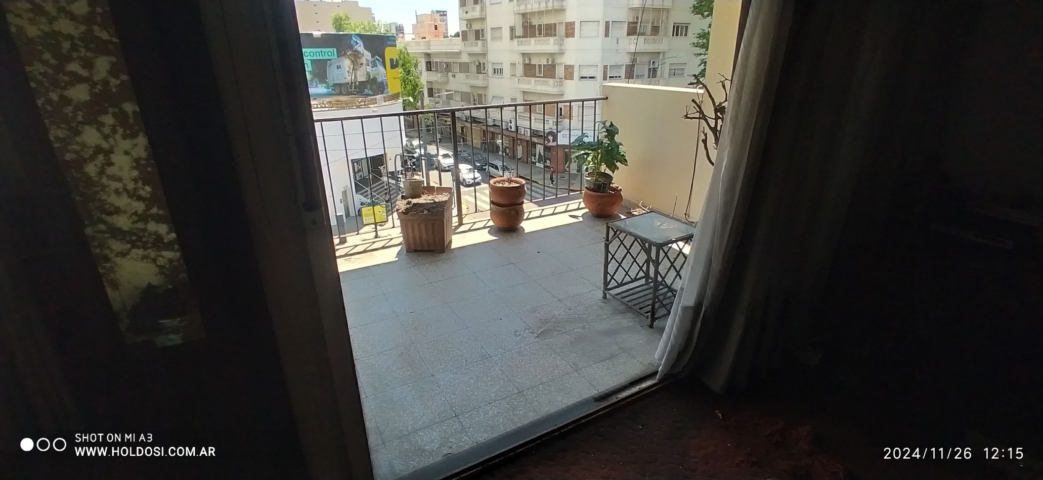 IMPORTANTE DEPARTAMENTO FLORESTA 5 ambientes y comedor diario o dependencia, 2 baños, 2 balcones.