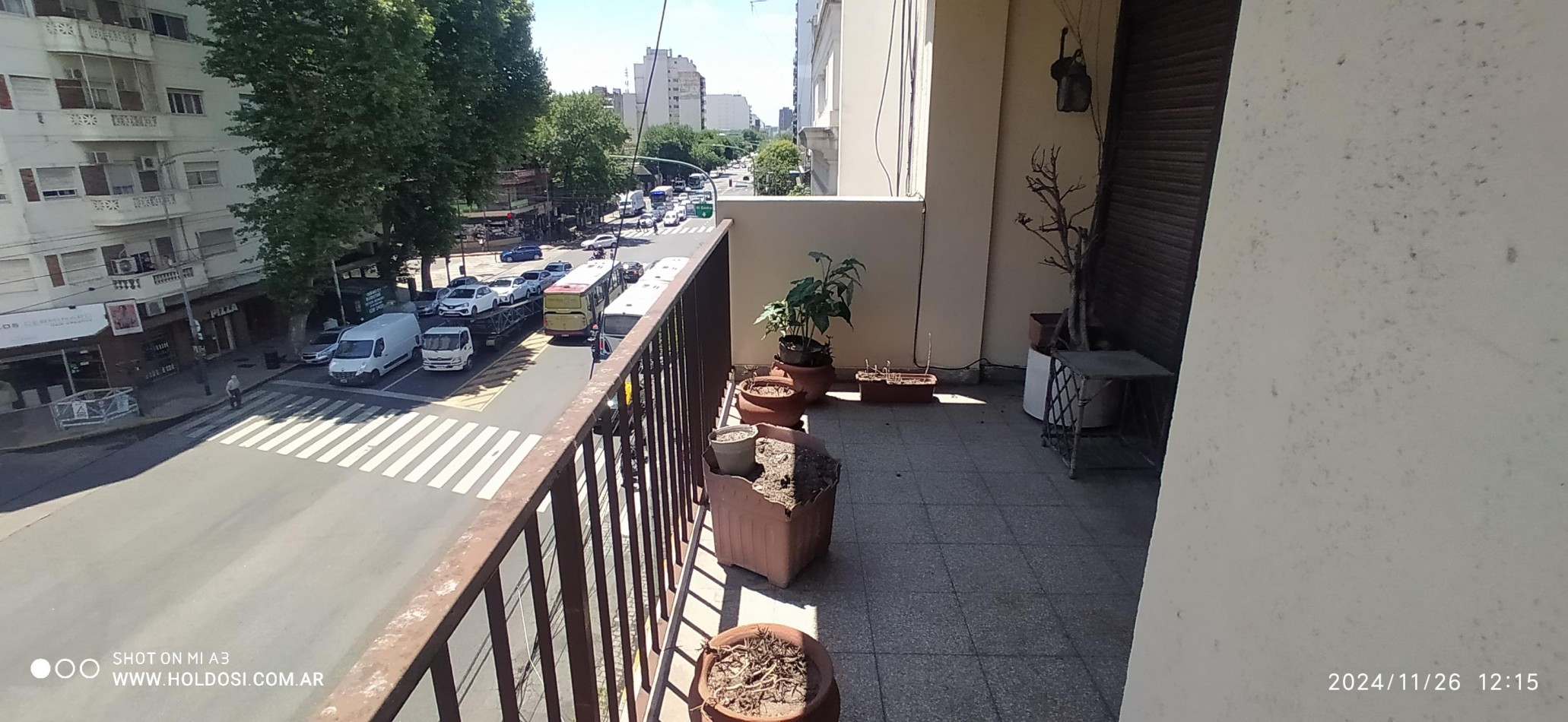 IMPORTANTE DEPARTAMENTO FLORESTA 5 ambientes y comedor diario o dependencia, 2 baños, 2 balcones.