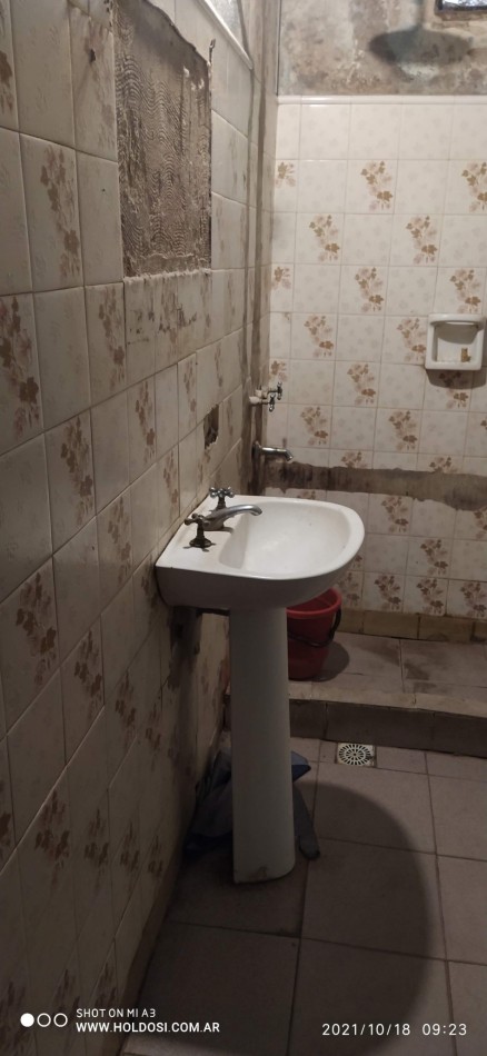 OPORTUNIDAD !!! Casa, lote 10x31, LOSA 4 amb. e/ auto, B° Sta. Lucia     