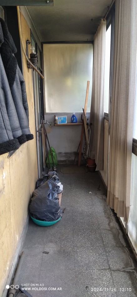 IMPORTANTE DEPARTAMENTO FLORESTA 5 ambientes y comedor diario o dependencia, 3 baños, 2 balcones.