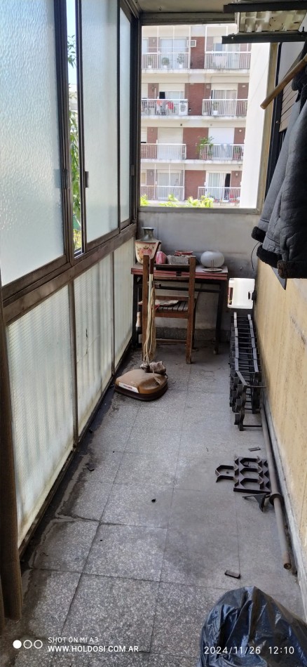 IMPORTANTE DEPARTAMENTO FLORESTA 5 ambientes y comedor diario o dependencia, 3 baños, 2 balcones.