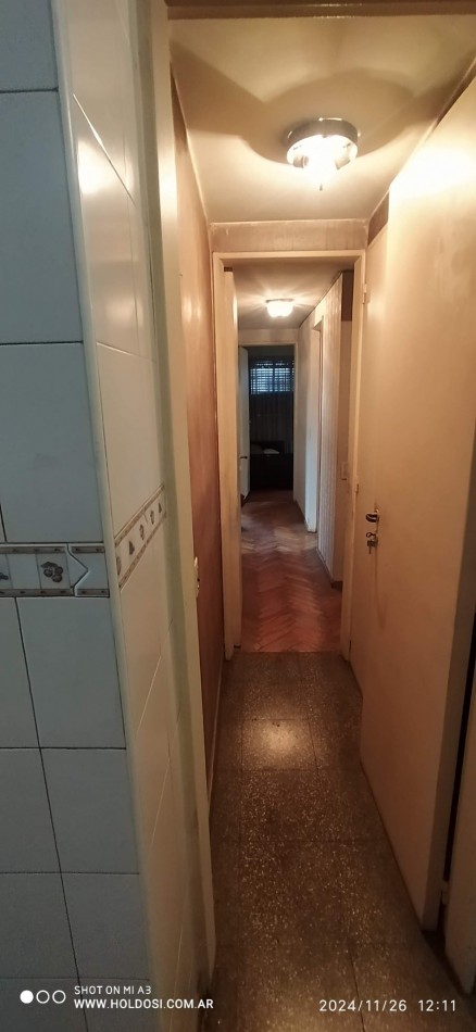 IMPORTANTE DEPARTAMENTO FLORESTA 5 ambientes y comedor diario o dependencia, 3 baños, 2 balcones.