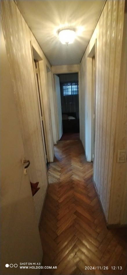 IMPORTANTE DEPARTAMENTO FLORESTA 5 ambientes y comedor diario o dependencia, 3 baños, 2 balcones.