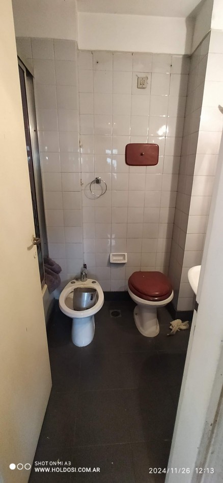IMPORTANTE DEPARTAMENTO FLORESTA 5 ambientes y comedor diario o dependencia, 3 baños, 2 balcones.