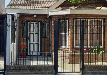 Casa en venta s/ lote de 8.66x25 losa 5 ambientes e/ dos auto