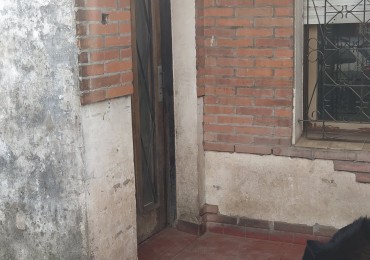 OPORTUNIDAD !!! Casa, lote 10x31, LOSA 4 amb. e/ auto, B° Sta. Lucia     