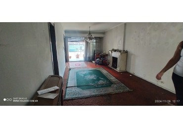 IMPORTANTE DEPARTAMENTO FLORESTA 5 ambientes y comedor diario o dependencia, 3 baños, 2 balcones.