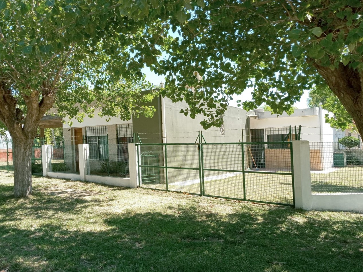 Casa de 3 Amb con Depto. 