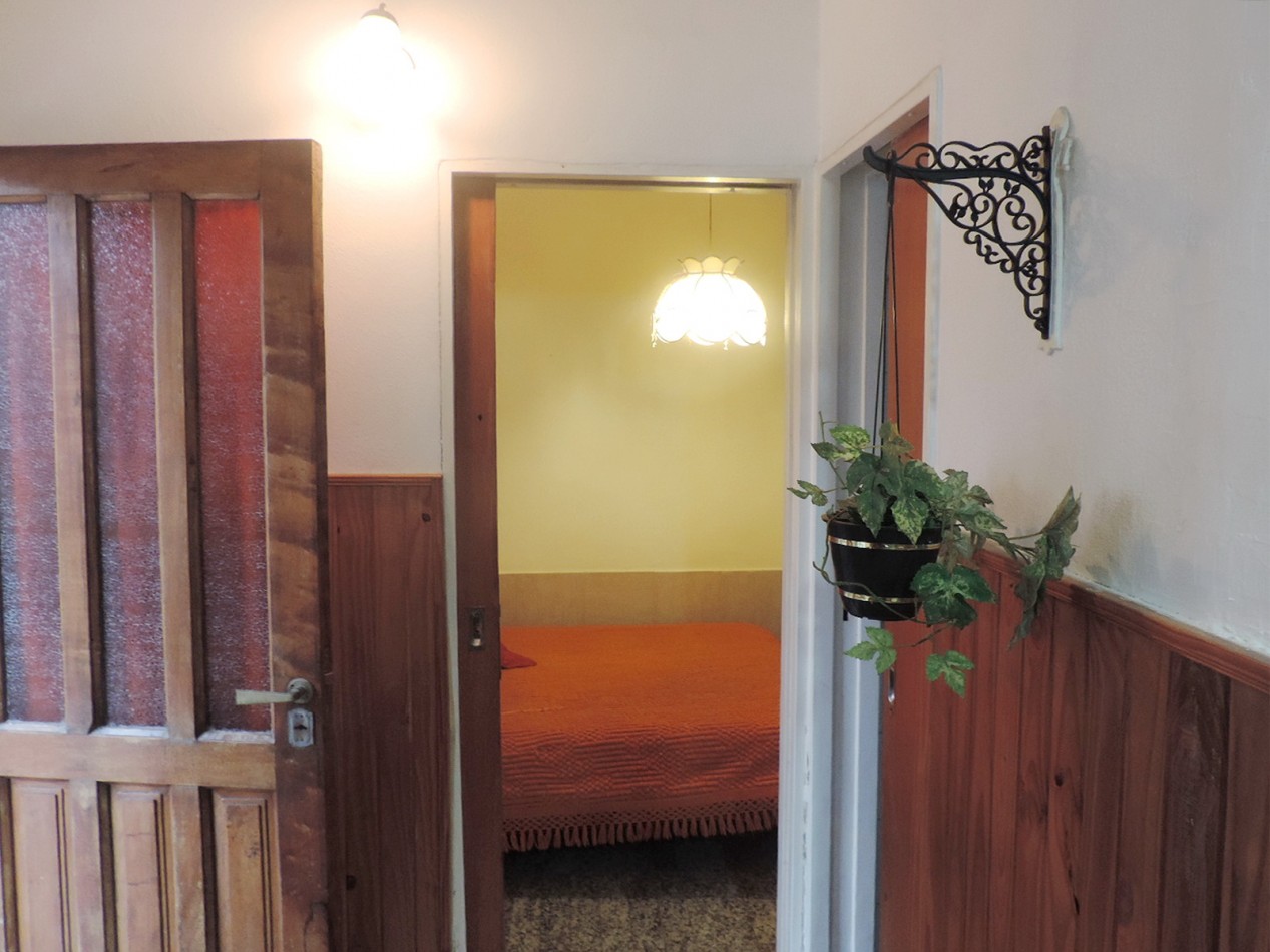 Casa de 3 Amb con Depto. 